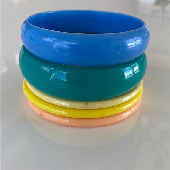 27x vintage plastic rainbow bracelets from 80s & 90s - Picture 3 of 11